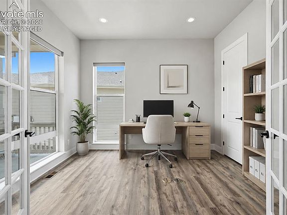 4th image of 851 Alumroot St
