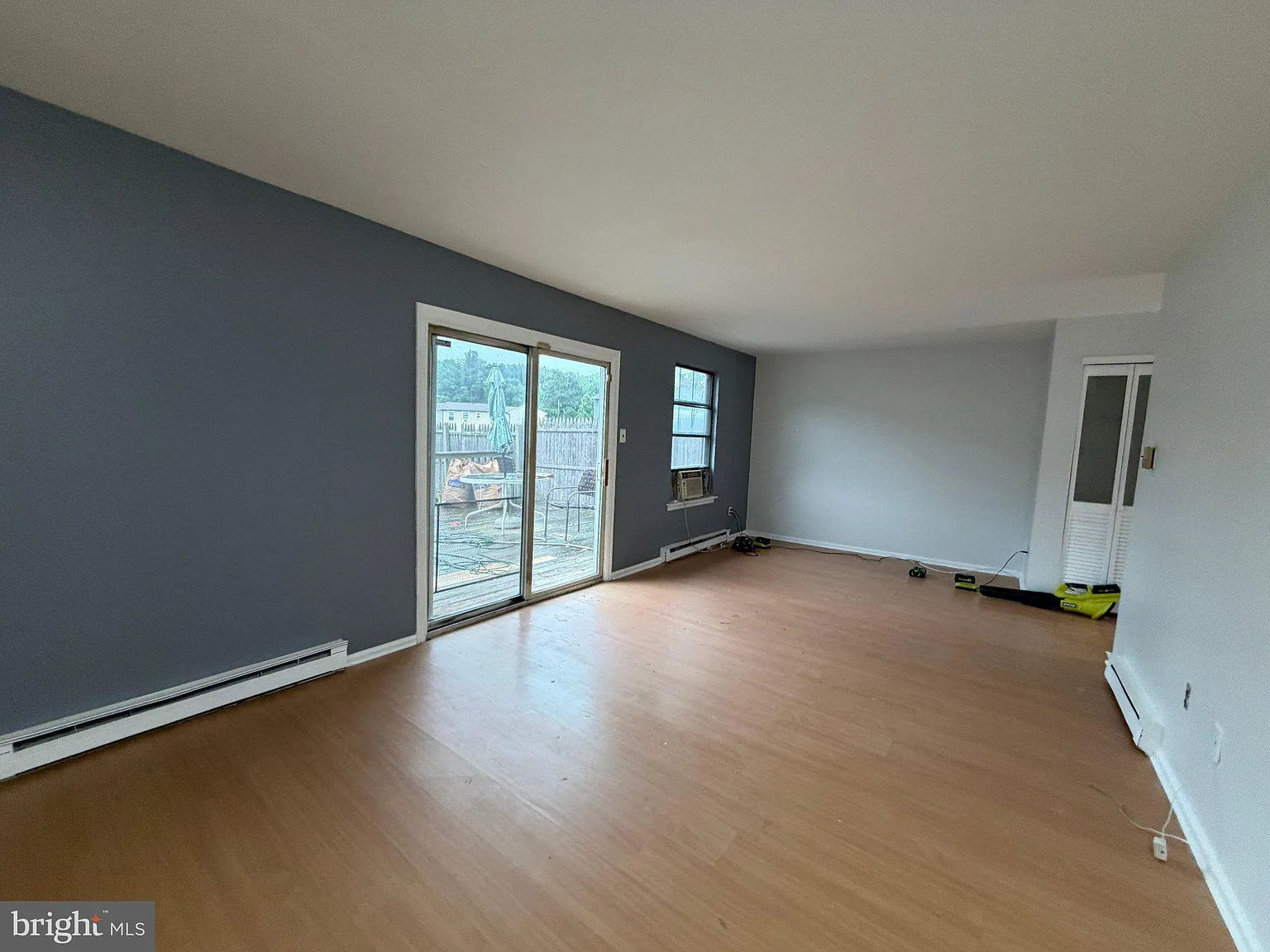 3 bed, 1.0 bath, 1250 sqft, $2,500 — Photo 4