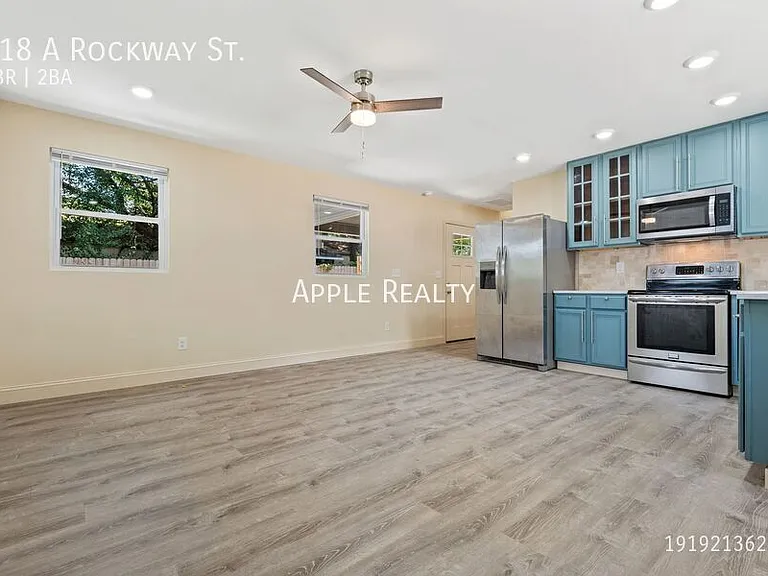 218 W Rockway St #A — Photo 5