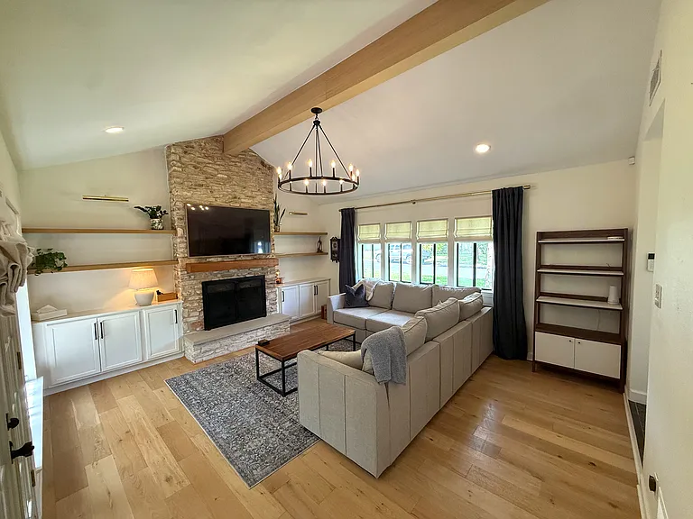 7207 S Brook Dr — Photo 2