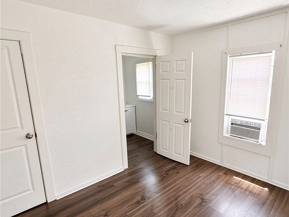 5th image of 1218 Barton St