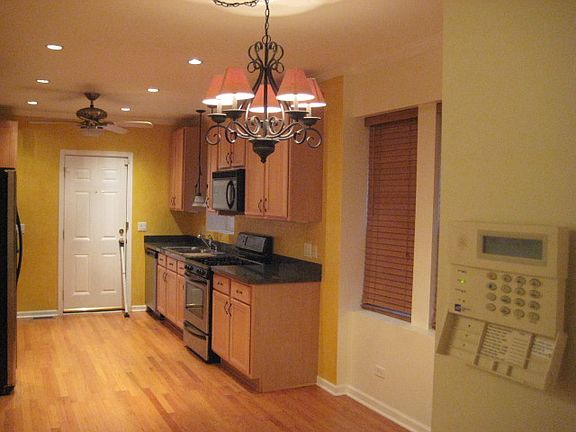 2nd image of 2314 W Rosemont Ave APT 1