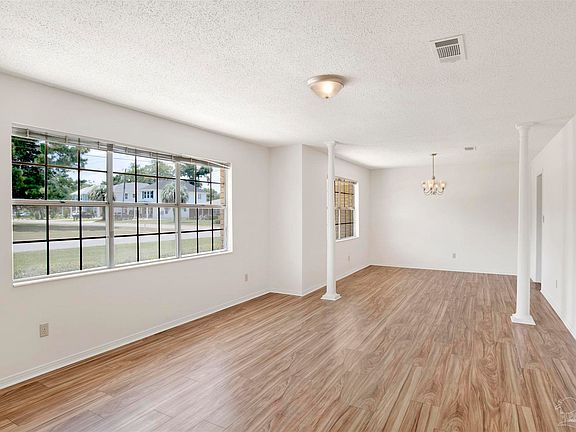 5th image of 2710 N 15th Ave