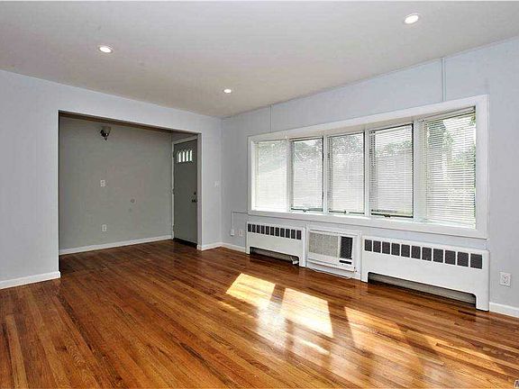 5th image of 33 Parkway Dr