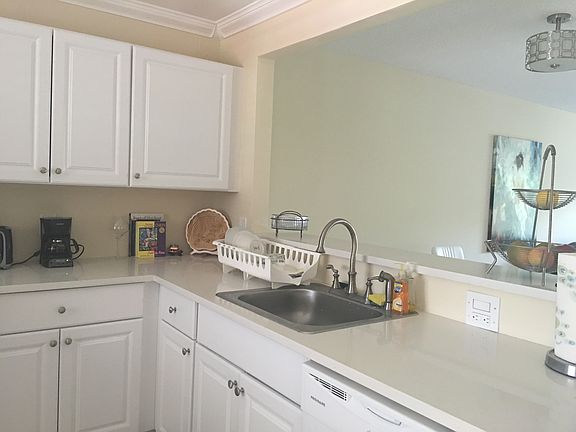 2nd image of 398 Lakeview Dr APT 203