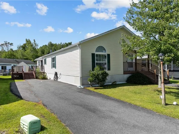 5 Blackbird St, Tiverton, RI 02878