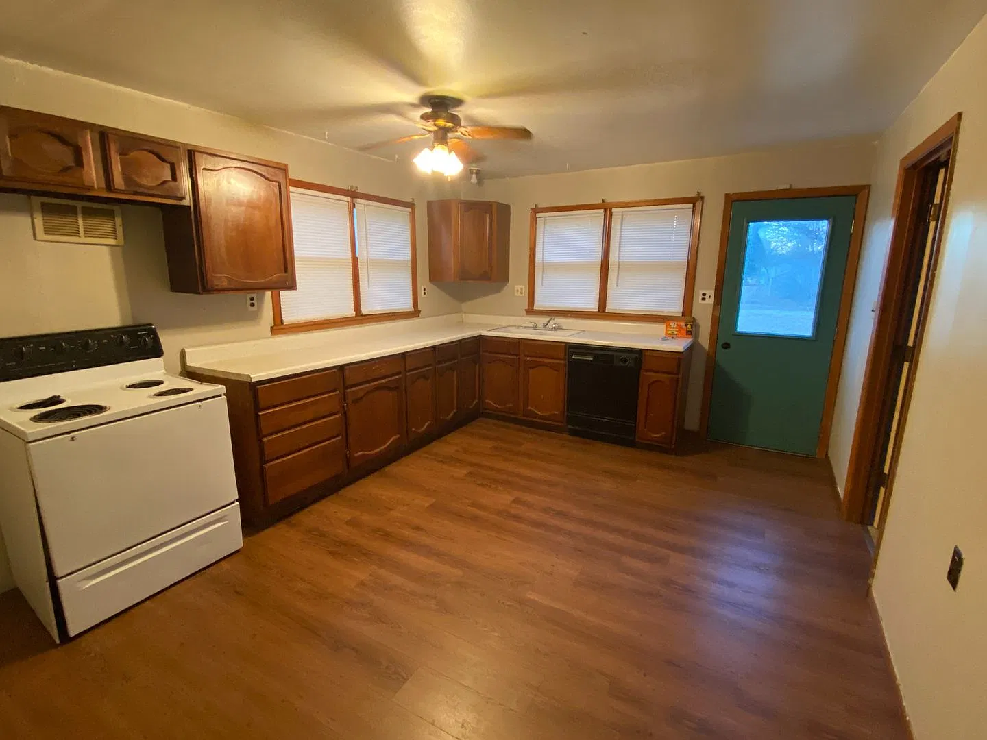 Two bedroom home with large yard — Photo 4