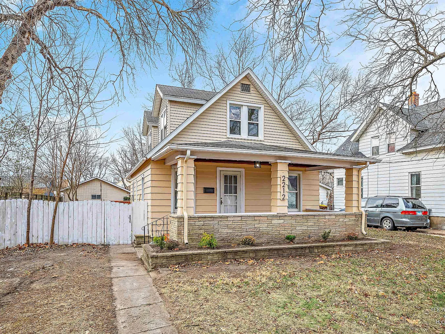 3 bed, 1.5 bath, 1227 sqft, $1,600 — Photo 3