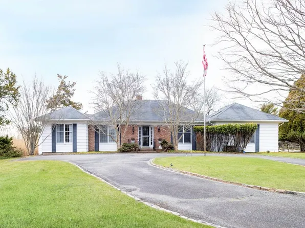 69 Oneck Rd, Westhampton Beach, NY 11978