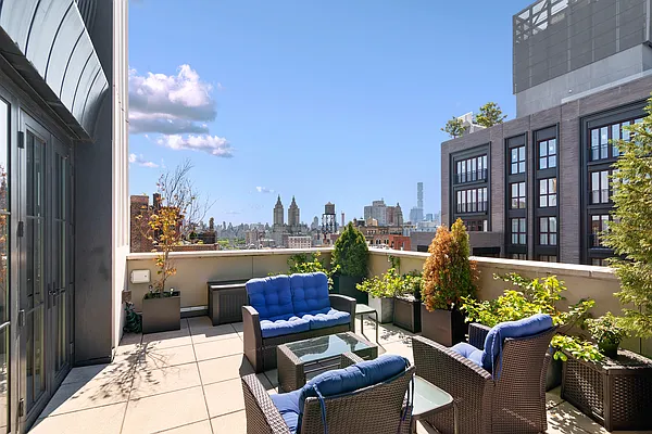 Sold by Christie's International Real Estate Group, LLC | media 23