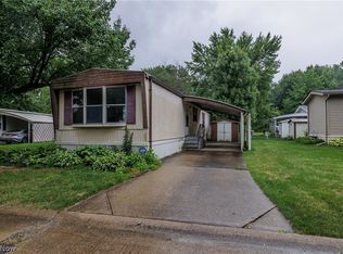 6 Overland Dr, Olmsted Falls, OH 44138