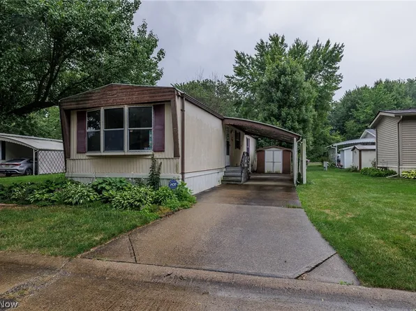 6 Overland Dr, Olmsted Falls, OH 44138