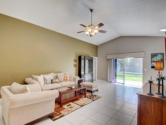 5th image of 232 SW Lake Forest Way