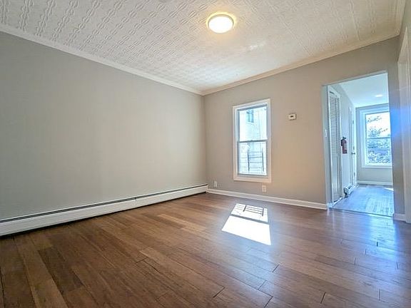 5th image of 23 Westervelt Pl #A