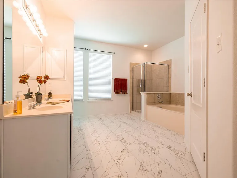 521 Paladen Pl — Photo 12