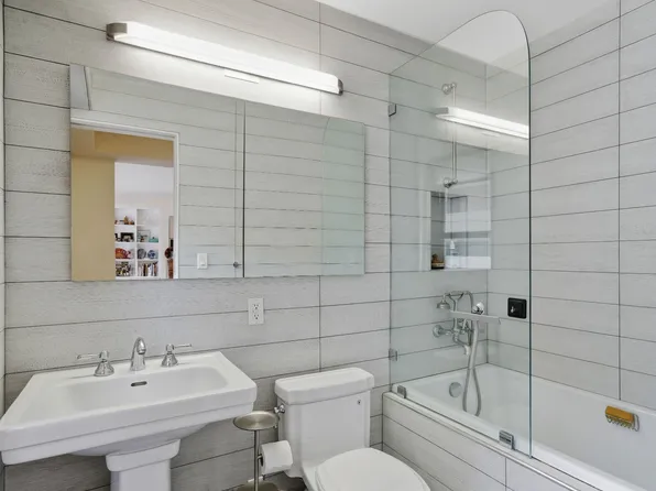 1065 Park Avenue image 7 of 12