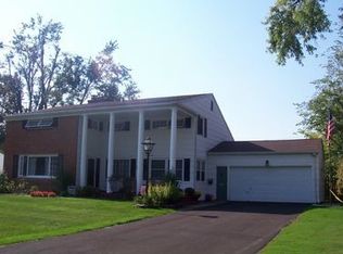 144 Hunters Ln, Williamsville, NY 14221