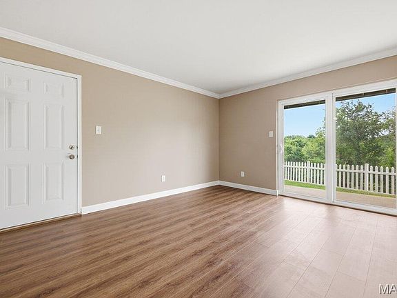 4th image of 1231 Creve Coeur Crossing Ln APT B