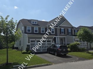 318 Quarry Point Rd, Malvern, PA 19355