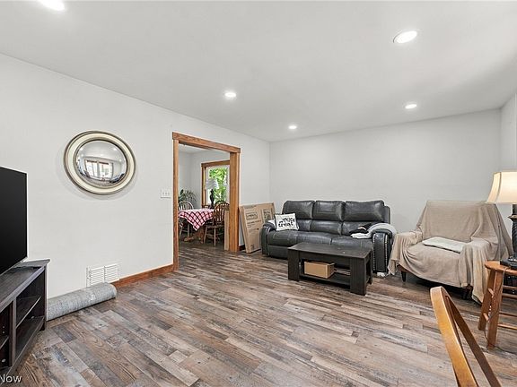 3rd image of 9372 Stonington Rd