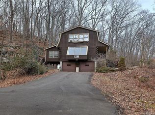 34 Newgate Rd, Oxford, CT 06478