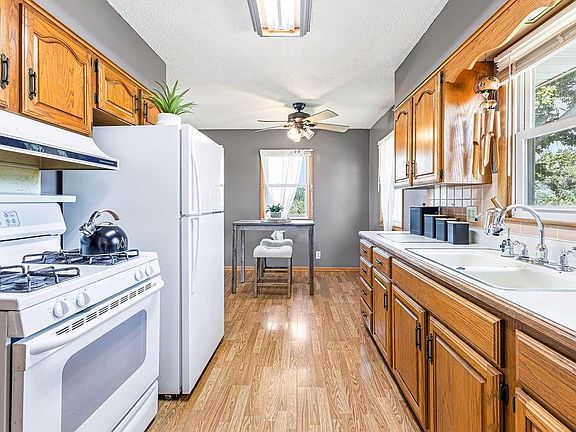 4th image of 3911 Bucher Dr