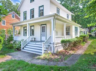 2 Shore Rd, Remsenburg, NY 11733