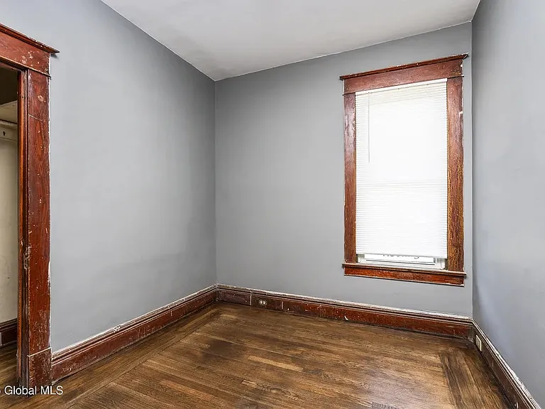 320 Saratoga St #1 — Photo 9