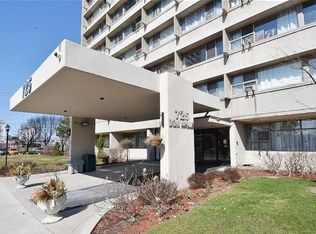 725 Don Mills Rd #2205, Toronto, ON M3C 1S7