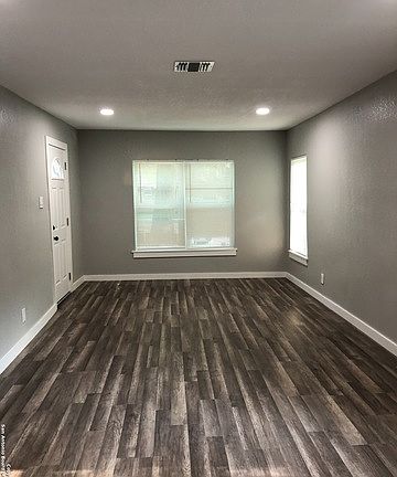 3rd image of 125 Linda Lou Dr