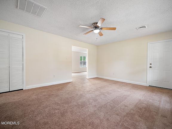 3rd image of 1093 Eaglehurst Road