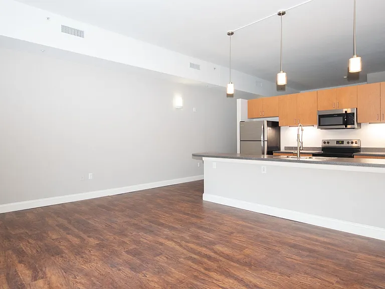 Metro On Granby Apartments — Photo 37