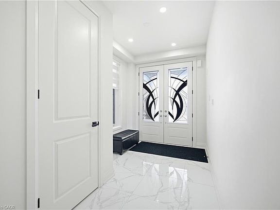 3rd image of 112 Bluebird Blvd