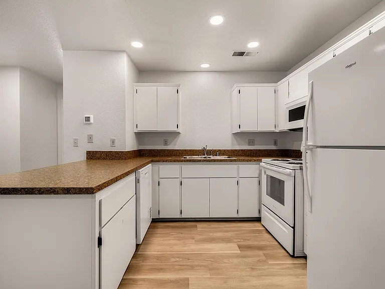 Amanda Place Apartments — Photo 58