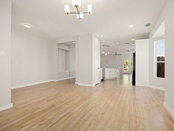 5th image of 2001 Shaker Trl