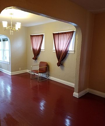4th image of 1015 Massena Ave