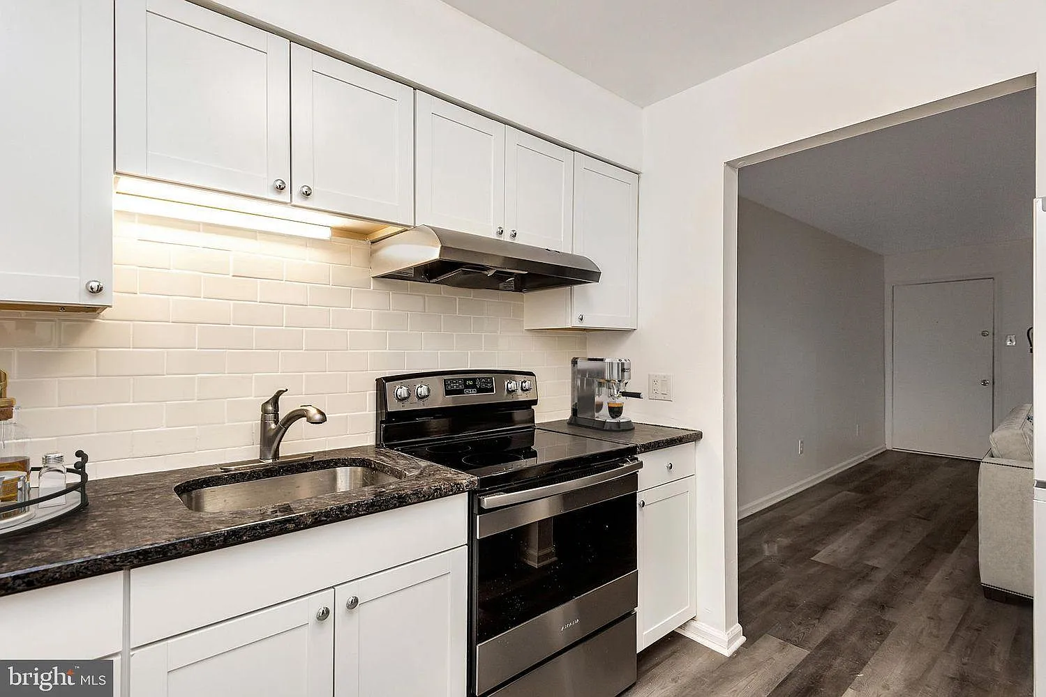 2 bed, 800 sqft, $1,600 — Photo 2