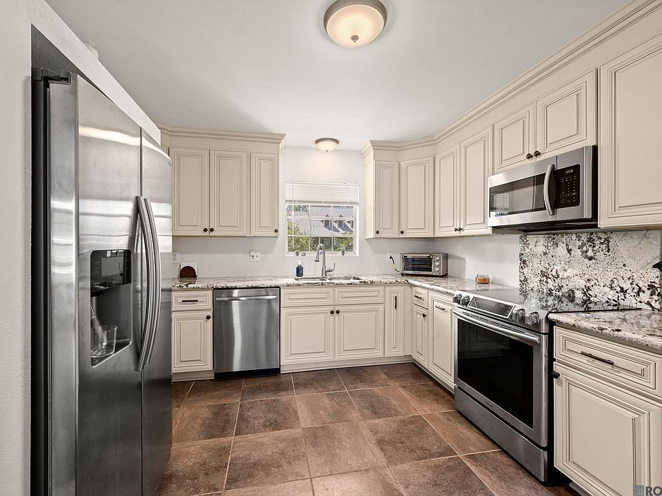 1st image of 324 Janmar St