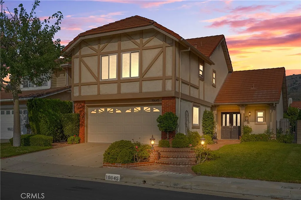 3 bed, 2.5 bath, 1903 sqft, $4,995 — Photo 1