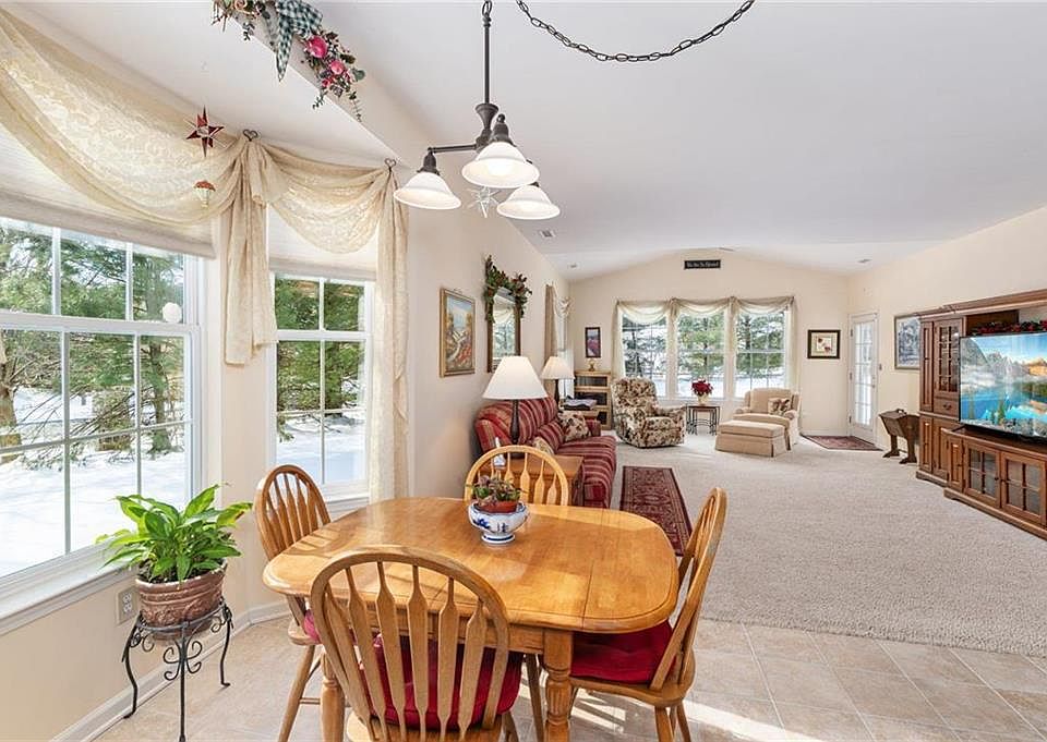 2246 Four Seasons Blvd, Macungie, PA 18062 Zillow