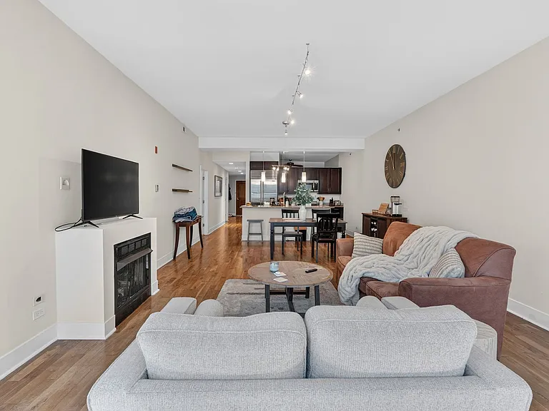 525 Kedzie St — Photo 59