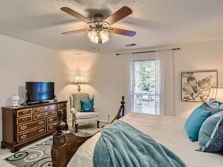 117 Southampton Ct — Photo 15