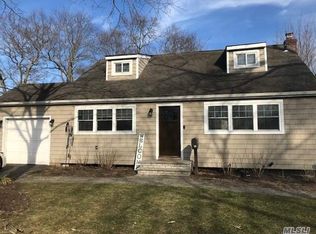 3 Einstein Pl, Smithtown, NY 11787