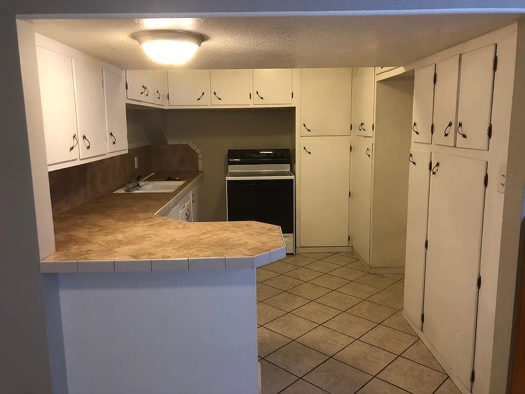 2 bed, 1300 sqft, $1,800 — Photo 2