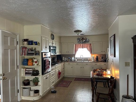 2nd image of 262 Flatwoods Dr