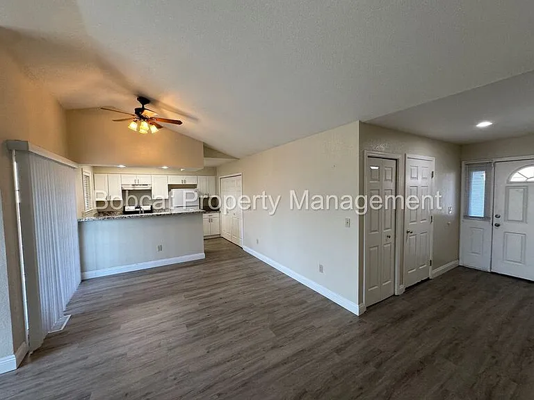 426 Springview Dr — Photo 10