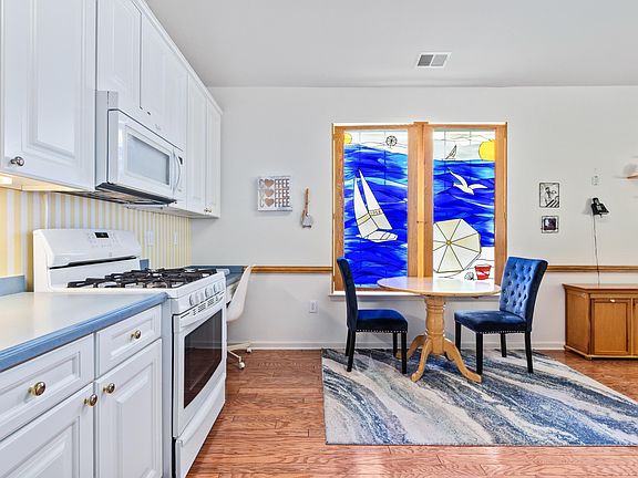 5th image of 571 Chatham Way