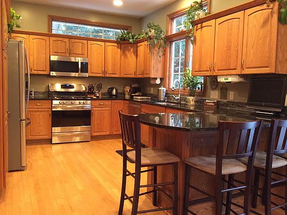 3rd image of 17535 Beech Hill Dr