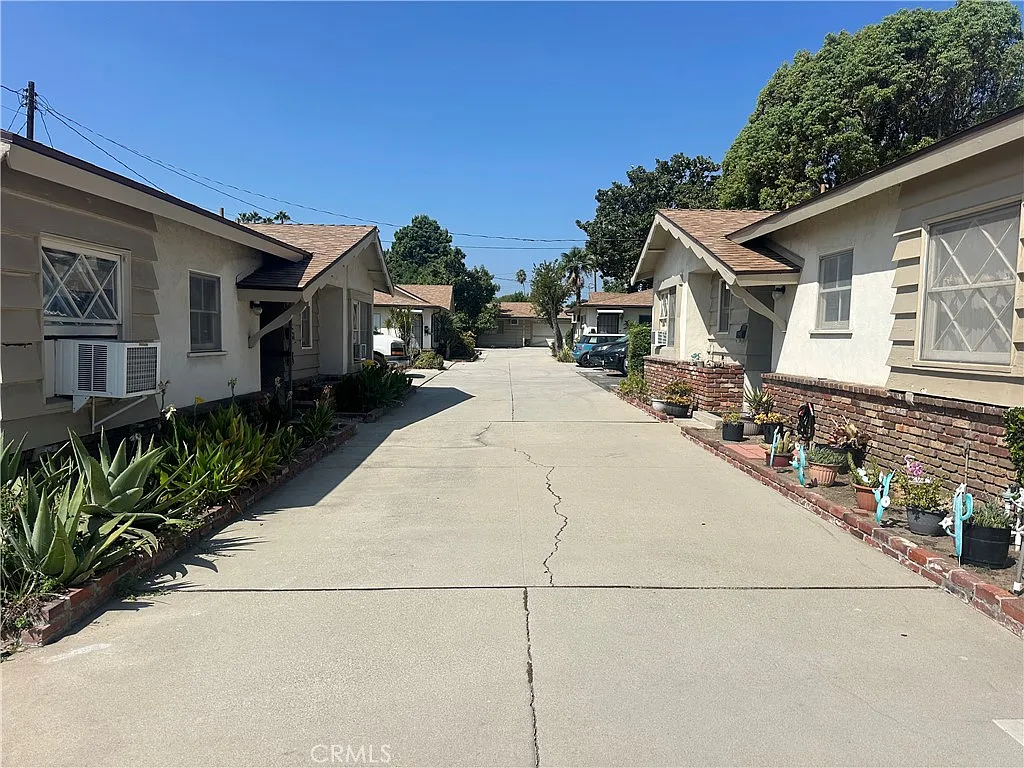3 bed, 1211 sqft, $3,250 — Photo 2