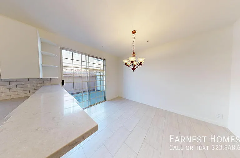 18347 Saticoy St #31 — Photo 8